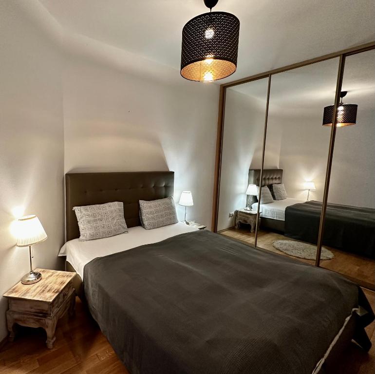 Posteľ alebo postele v izbe v ubytovaní Leda Apartments