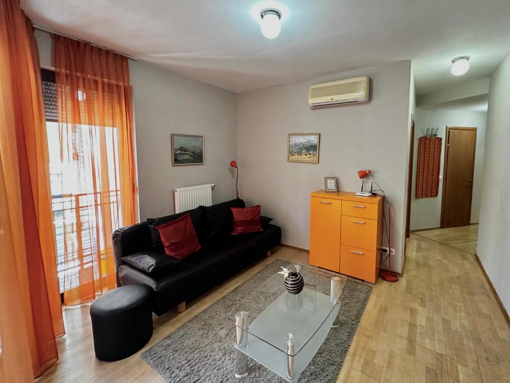 Posedenie v ubytovaní Leda Apartments