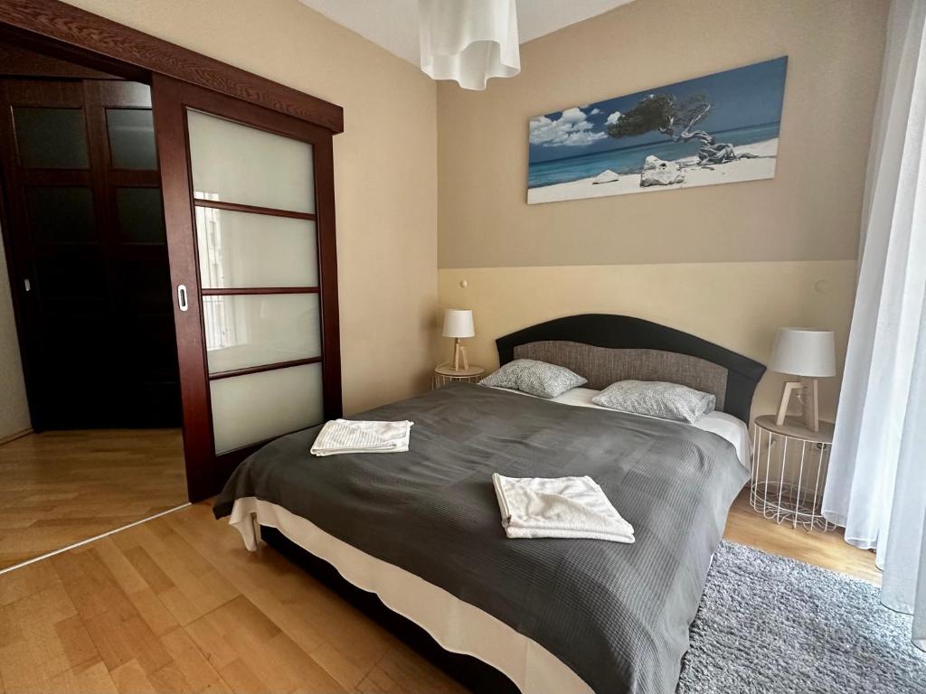 Posteľ alebo postele v izbe v ubytovaní Leda Apartments