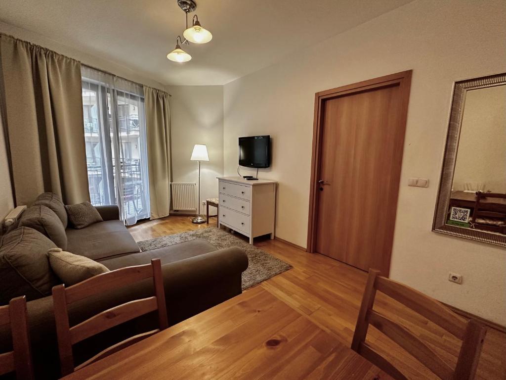 Televízia a/alebo spoločenská miestnosť v ubytovaní Leda Apartments