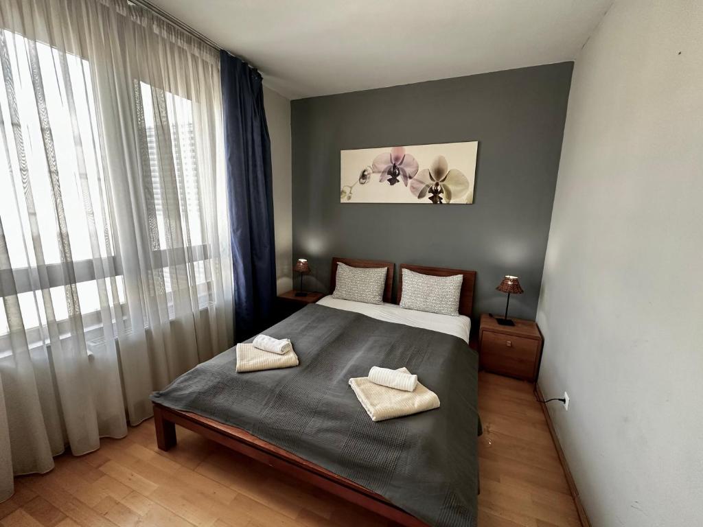 Posteľ alebo postele v izbe v ubytovaní Leda Apartments