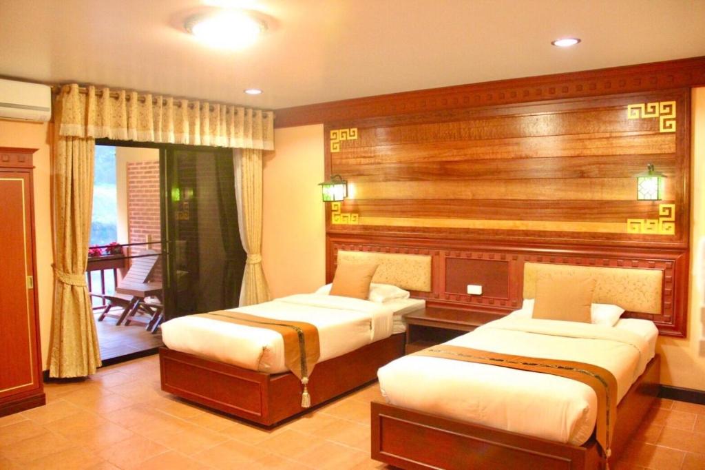 Postel nebo postele na pokoji v ubytování ดอยหมอกดอกไม้รีสอร์ท DoiMok DokMai Resort
