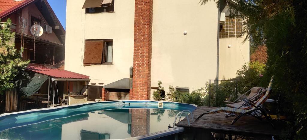 Bazén v ubytování Hostel Golub nebo v jeho okolí