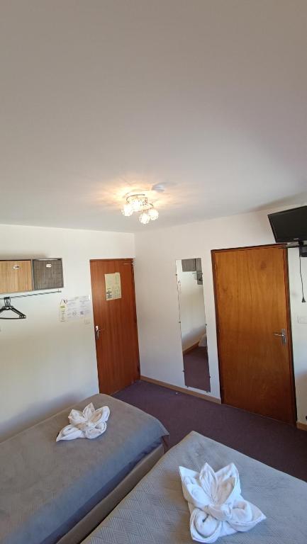Postel nebo postele na pokoji v ubytování Hôtel Le Pommeil
