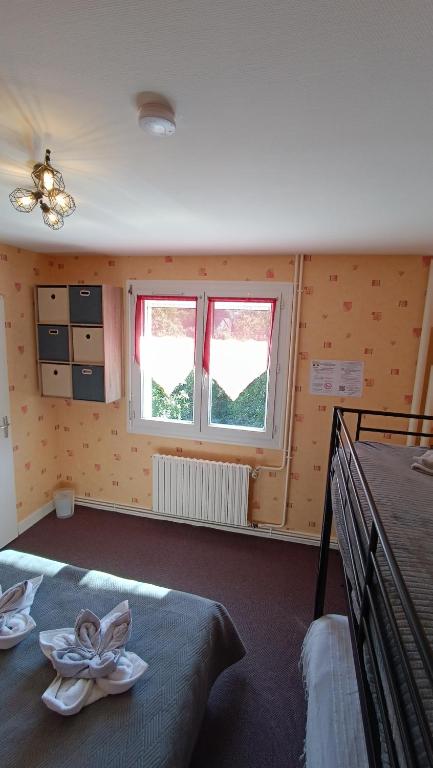 Postel nebo postele na pokoji v ubytování Hôtel Le Pommeil