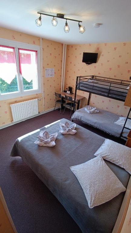 Postel nebo postele na pokoji v ubytování Hôtel Le Pommeil
