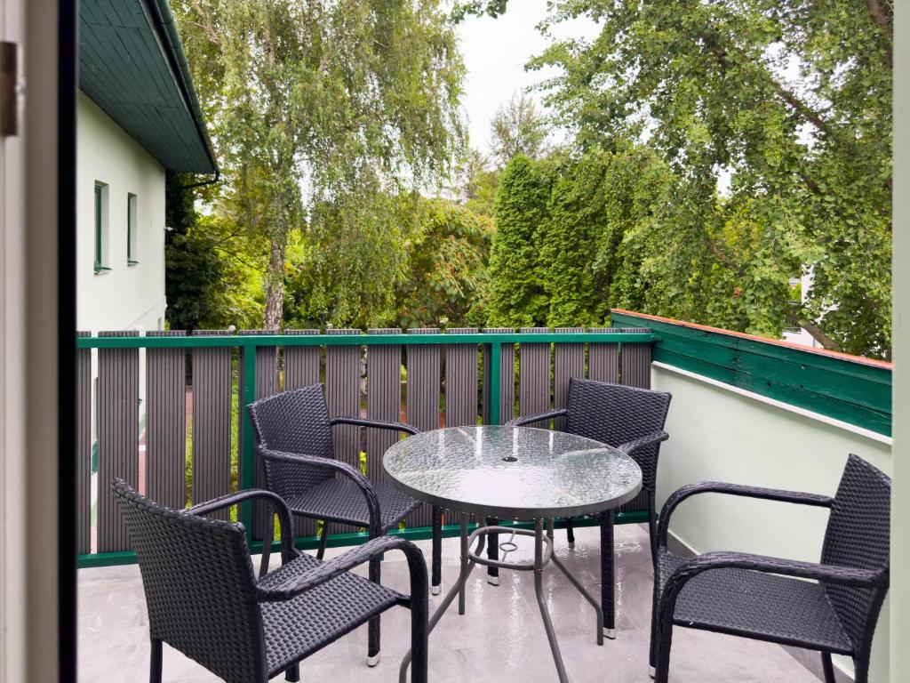 Balkón nebo terasa v ubytování Írisz Panzió