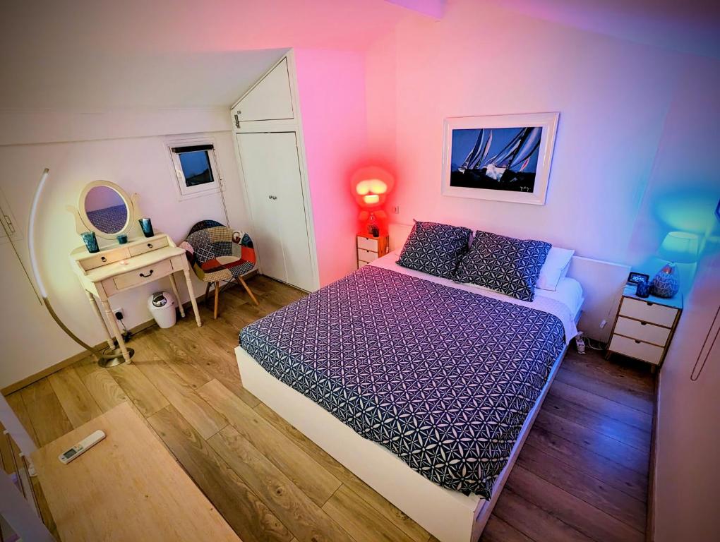 Posteľ alebo postele v izbe v ubytovaní Cannes Croisette Suquet Duplex 4 P