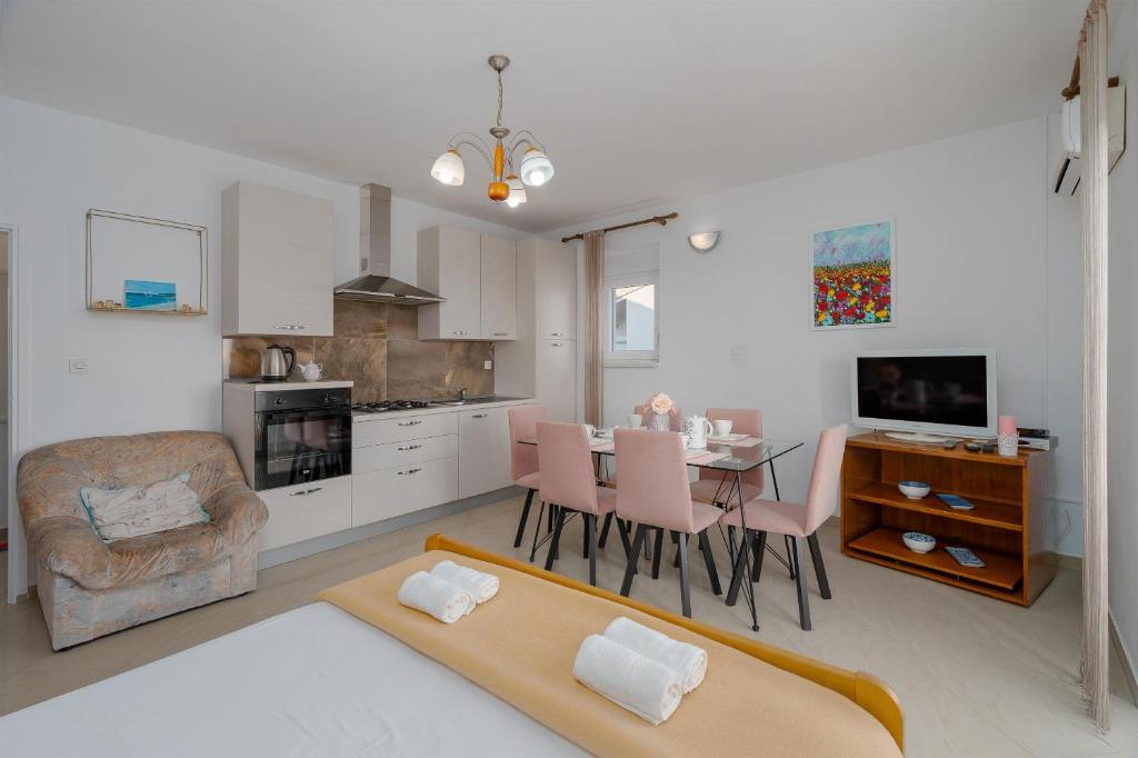 Kuchyň nebo kuchyňský kout v ubytování Apartments Family Gligora