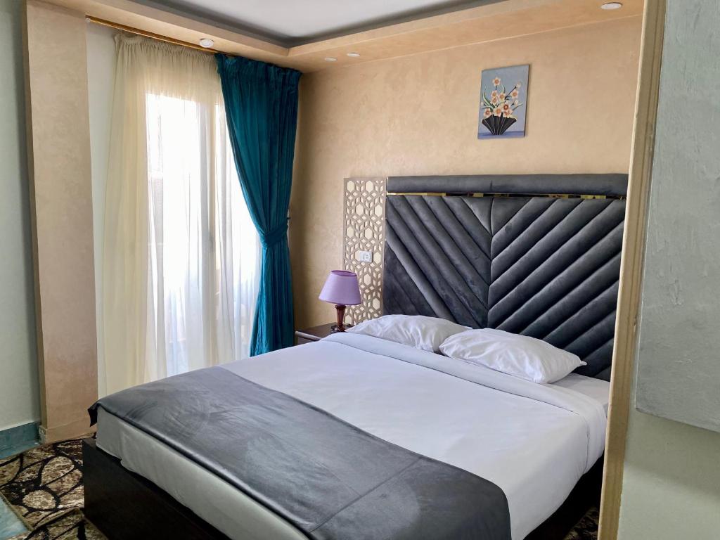 Golden Pyramids Inn - Deluxe Dubbele Of Dubbele Kamer Met Balkon