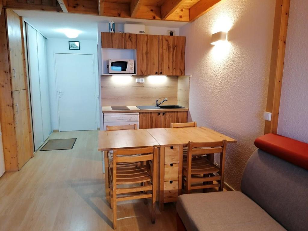 Gallery image of Appartement Huez, 2 pièces, 6 personnes - FR-1-405-163 in LʼHuez