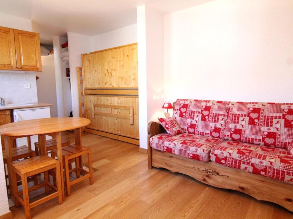 a living room with a couch and a table at Appartement Huez, 1 pièce, 4 personnes - FR-1-405-96 in L'Alpe-d'Huez
