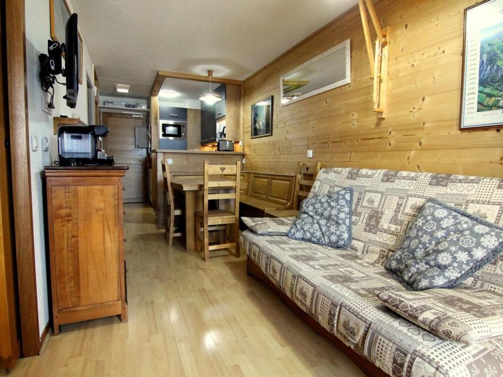 Appartement Huez, 2 pièces, 6 personnes - FR-1-405-38にあるシーティングエリア