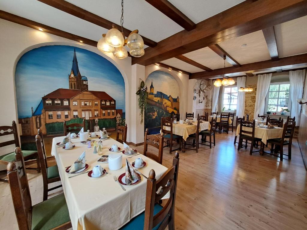 Restaurace v ubytování Hotel zum Hirsch