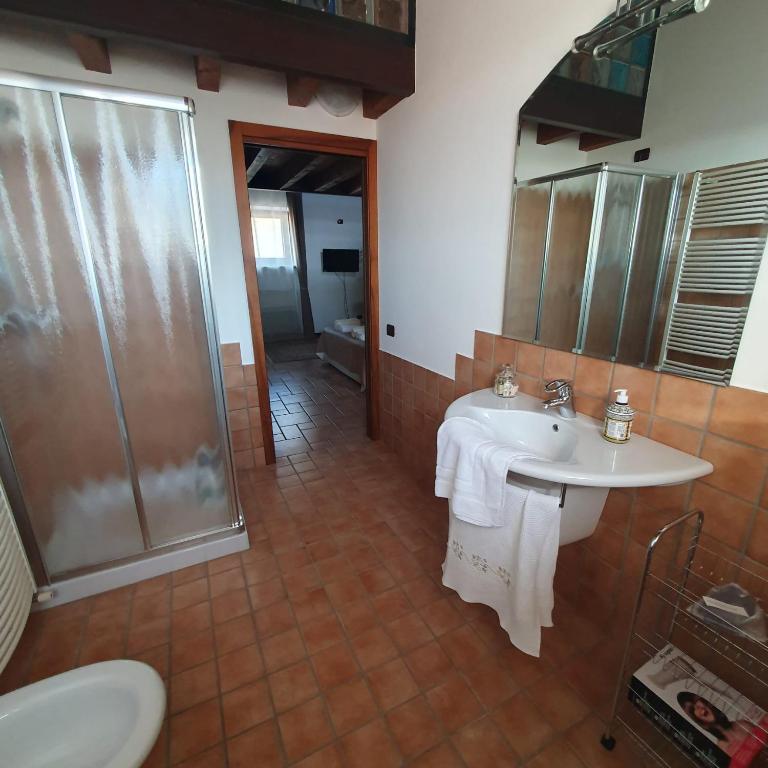 Koupelna v ubytování GESUITIROOMS