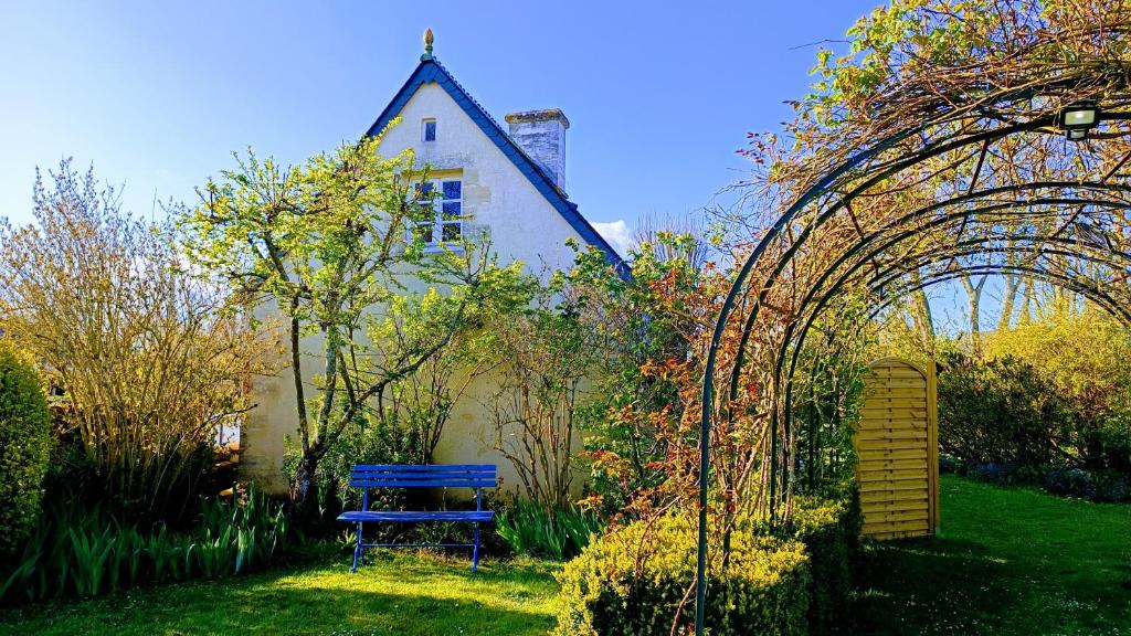 Vonkajšia záhrada v ubytovaní Charmant logement dans un écrin de verdure