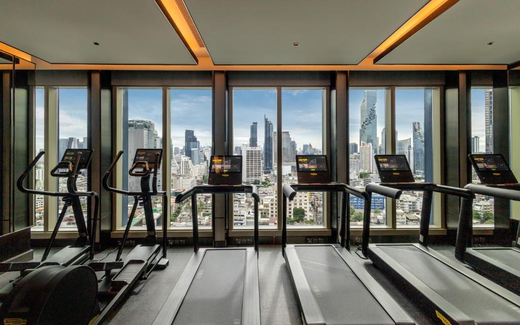 Fitness centrum a/nebo fitness zařízení v ubytování Grande Centre Point Surawong Bangkok