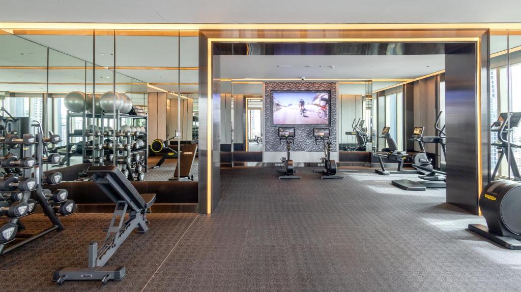 Fitness centrum a/nebo fitness zařízení v ubytování Grande Centre Point Surawong Bangkok