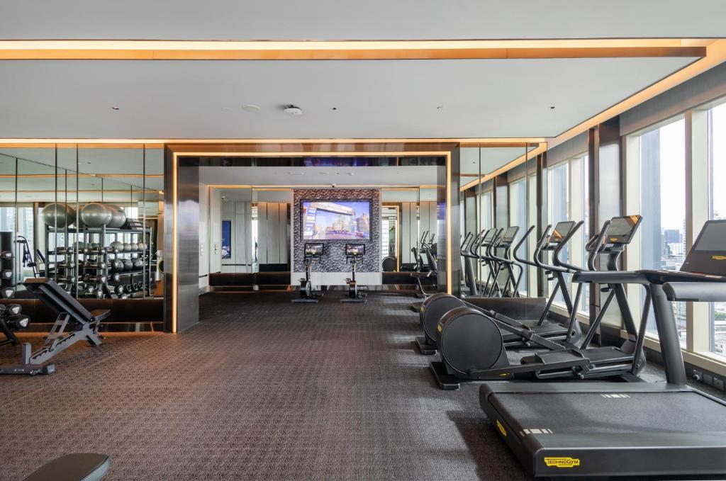 Fitness centrum a/nebo fitness zařízení v ubytování Grande Centre Point Surawong Bangkok