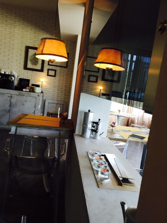 Kuchyň nebo kuchyňský kout v ubytování Bell Suite Hotel