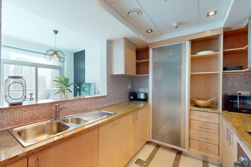 Fotografie z fotogalerie ubytování Fairfield Tower - Chic One Bed with Marina View v Dubaji