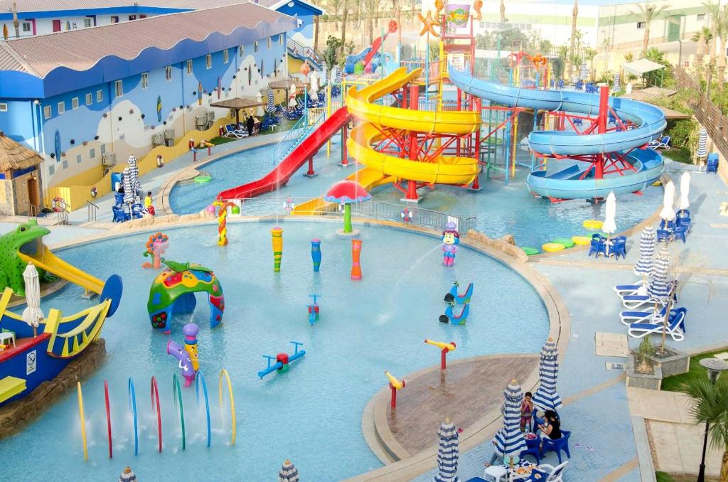 Bazén v ubytování Swiss Inn Teda Hotel & Aqua Park nebo v jeho okolí