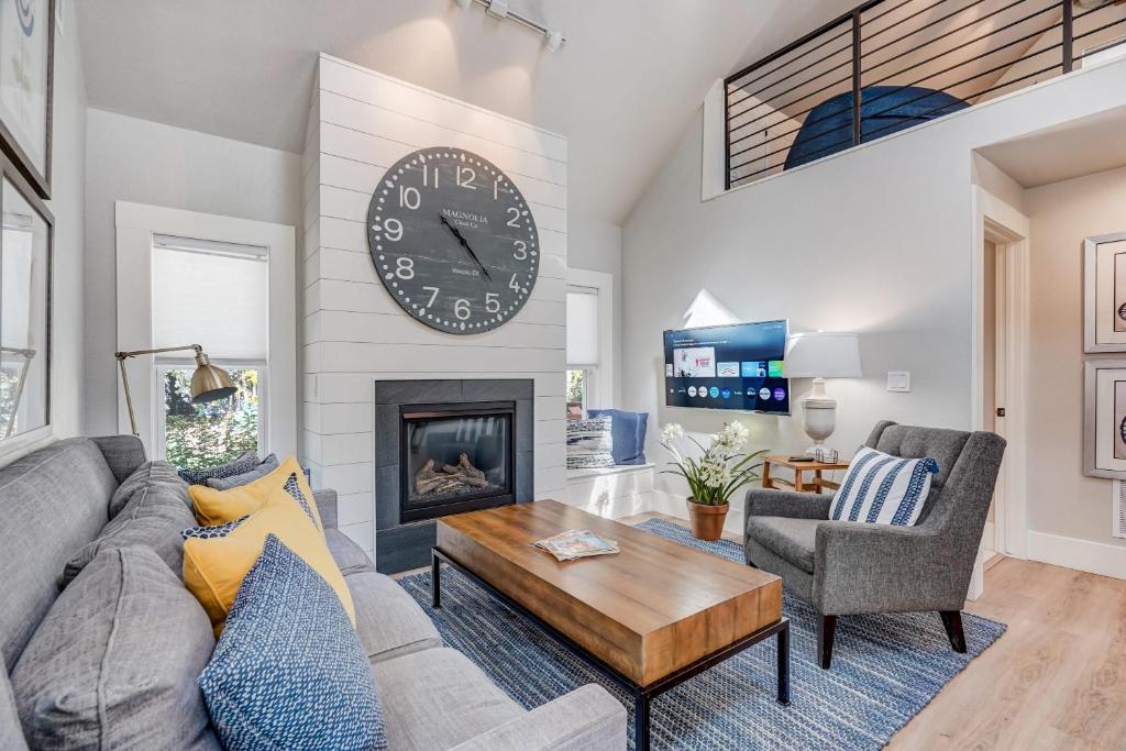 Chic Bungalow SmartTV Loft WD Kitchen SelfEntry, Colorade Springs ...