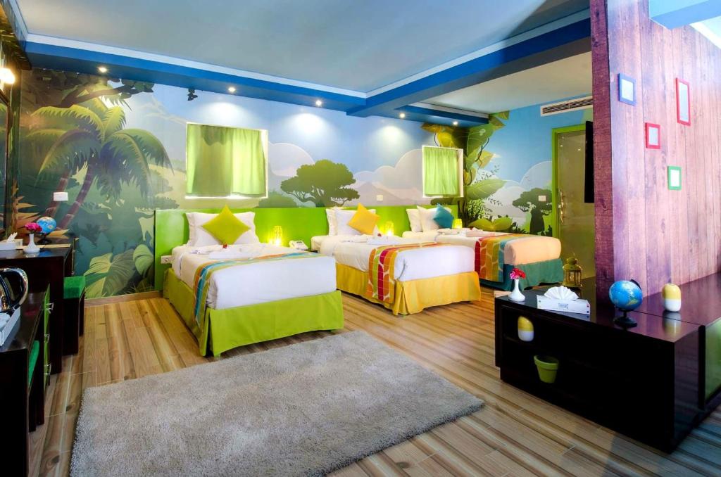 Postel nebo postele na pokoji v ubytování Swiss Inn Teda Hotel & Aqua Park