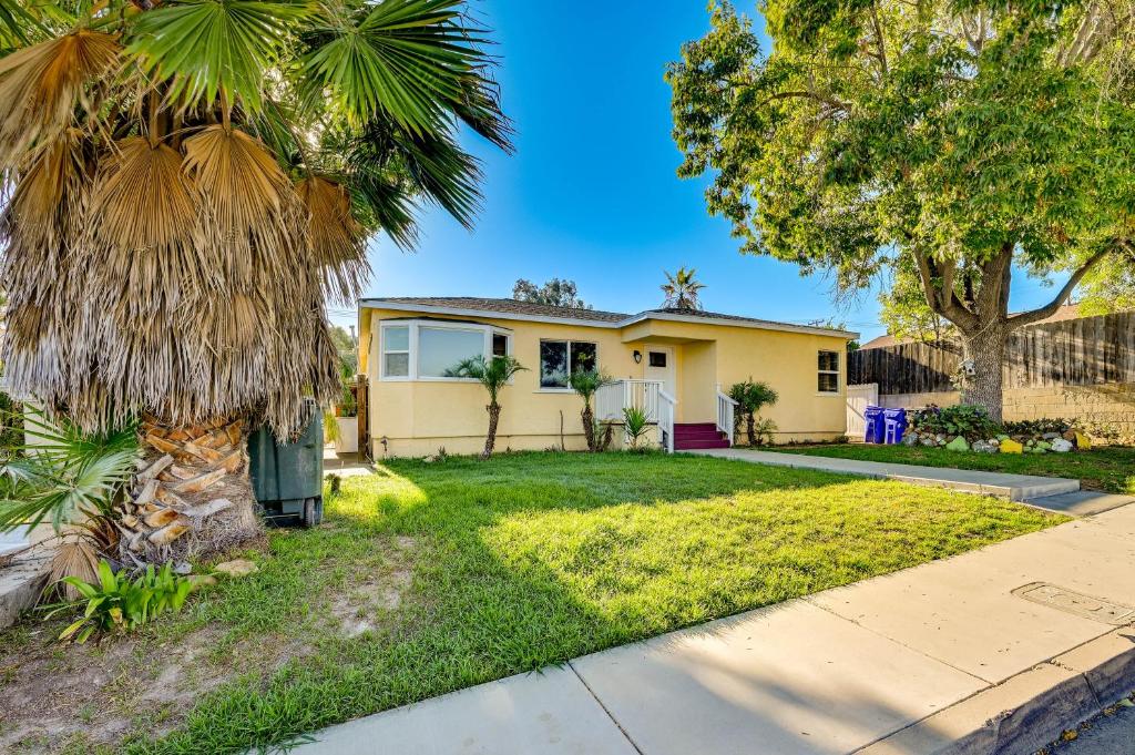 een huis met een palmboom ervoor bij Pet-Friendly Vacation Rental 13 Mi to San Diego! in Spring Valley