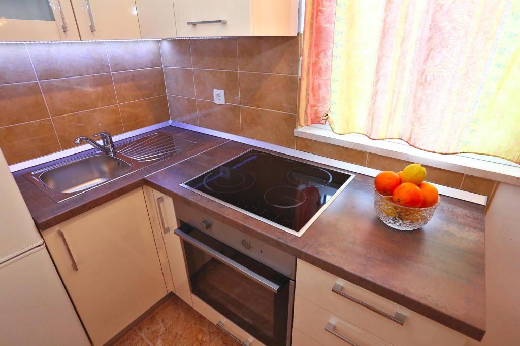 Kuchyňa alebo kuchynka v ubytovaní Royal Deluxe