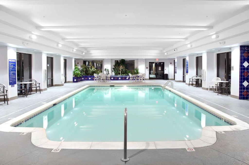 a large swimming pool in a hotel room at Hampton Inn Asheboro in Asheboro