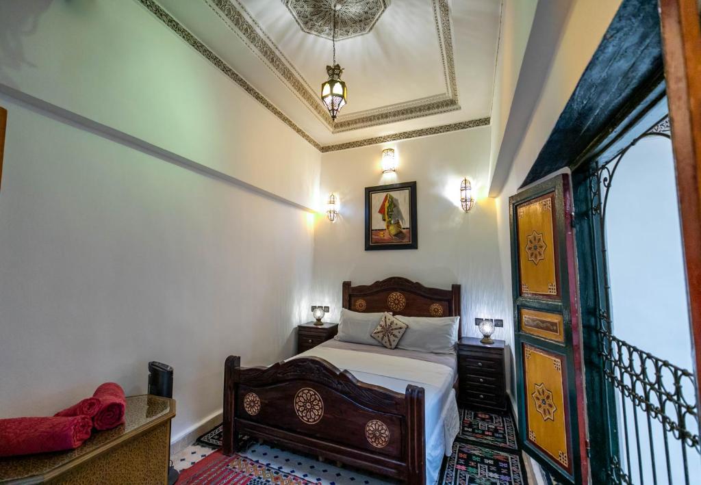 Postel nebo postele na pokoji v ubytování Riad Fes Allouch