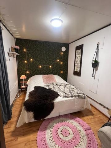 Postel nebo postele na pokoji v ubytování Elämyksellinen majoitus farmilla