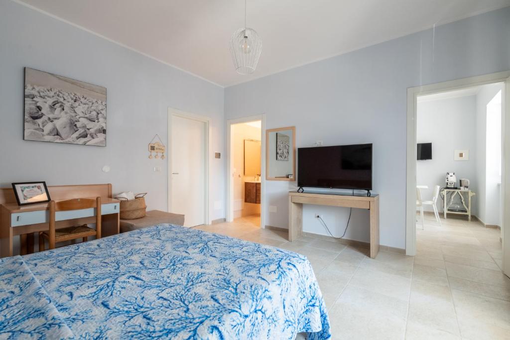 TV a/nebo společenská místnost v ubytování Riva Vieste Suites
