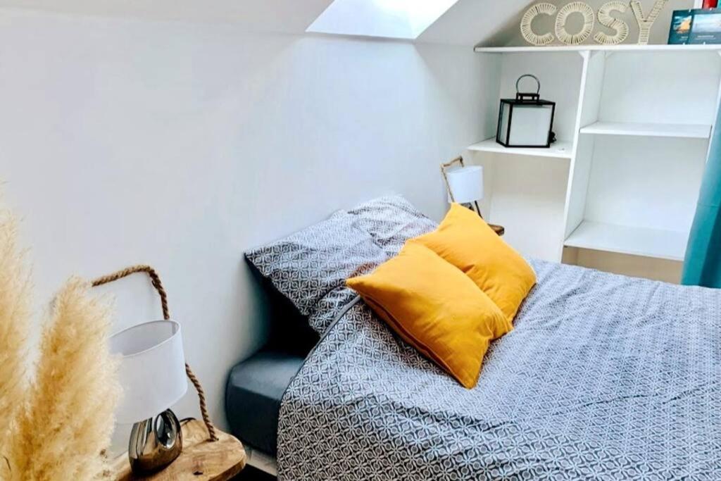 Postel nebo postele na pokoji v ubytování Gîte Le Cosy, T1 à 50m de la mer, centre Ault