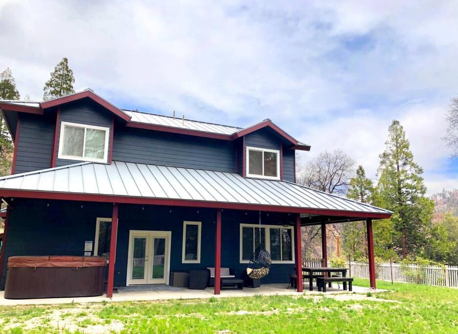 Mountain Cabin With Hot Tub. A Gem In The Forest!, Wofford Heights