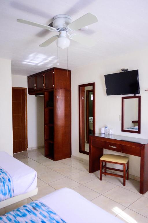 Postel nebo postele na pokoji v ubytování Hotel Acuario En Ocotlán