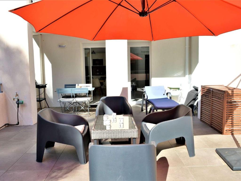 Photo de la galerie de l'établissement Appartement 3 pièces avec clim, piscine et terrasse - 500m plage, parking, Cavalaire sur Mer - FR-1-226B-77, à Cavalaire-sur-Mer