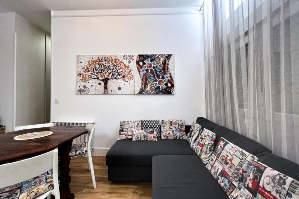 a living room with a couch and a table at Comfy apt for 9 in Las Ventas in Madrid