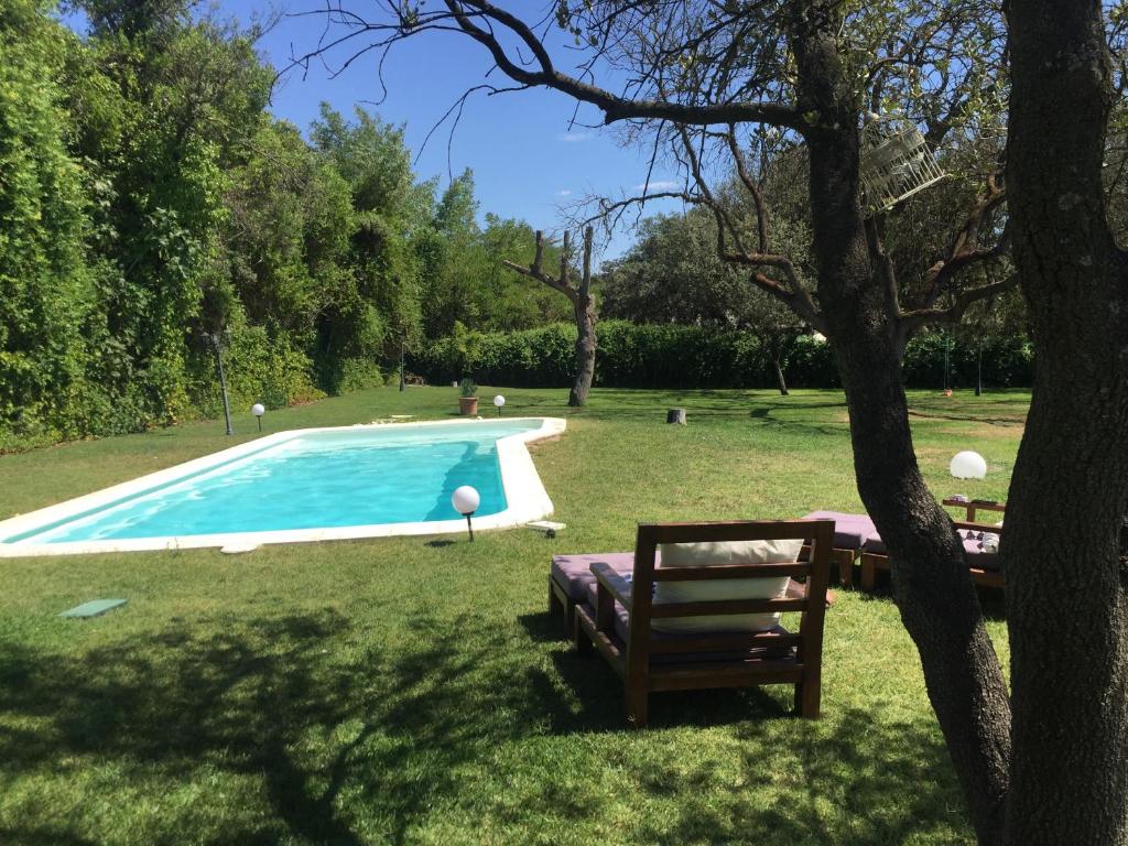 The swimming pool at or close to Espléndido dormitorio en Suite