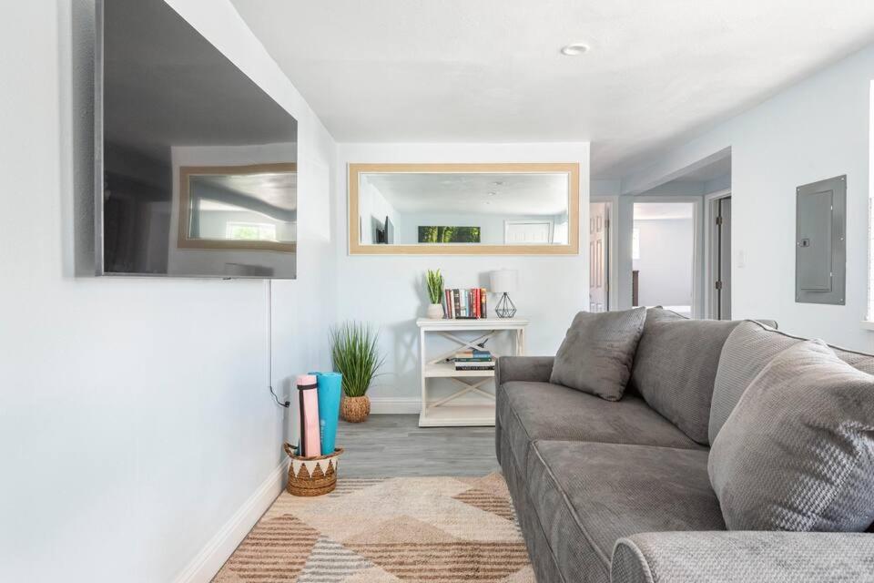 Trendy 2BD 2BTH Perfect Location