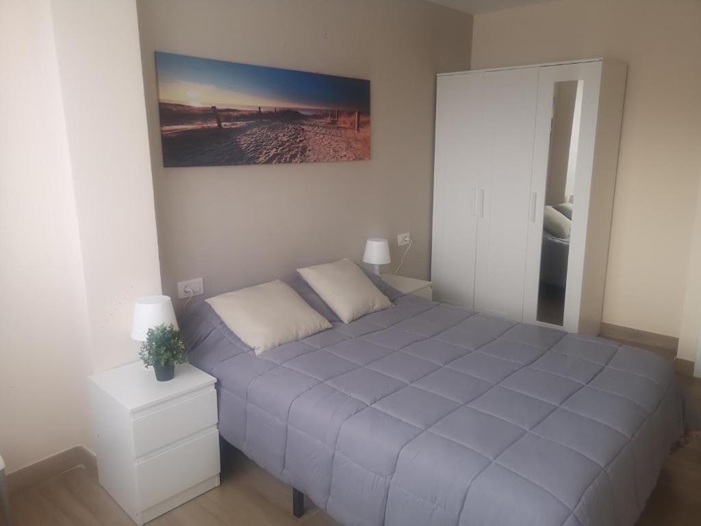Postel nebo postele na pokoji v ubytování Hostal Mari en La Laguna, alquiler habitación privada en hostal, 6 habitaciones cerca de la universidad y aeropuerto Norte, 3 baños compartidos