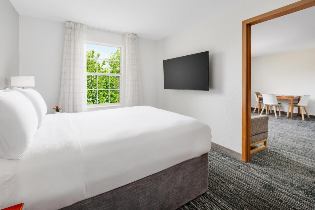 TownePlace Suites Philadelphia Horsham - Queen Suite Met één Slaapkamer Met Een Bankje