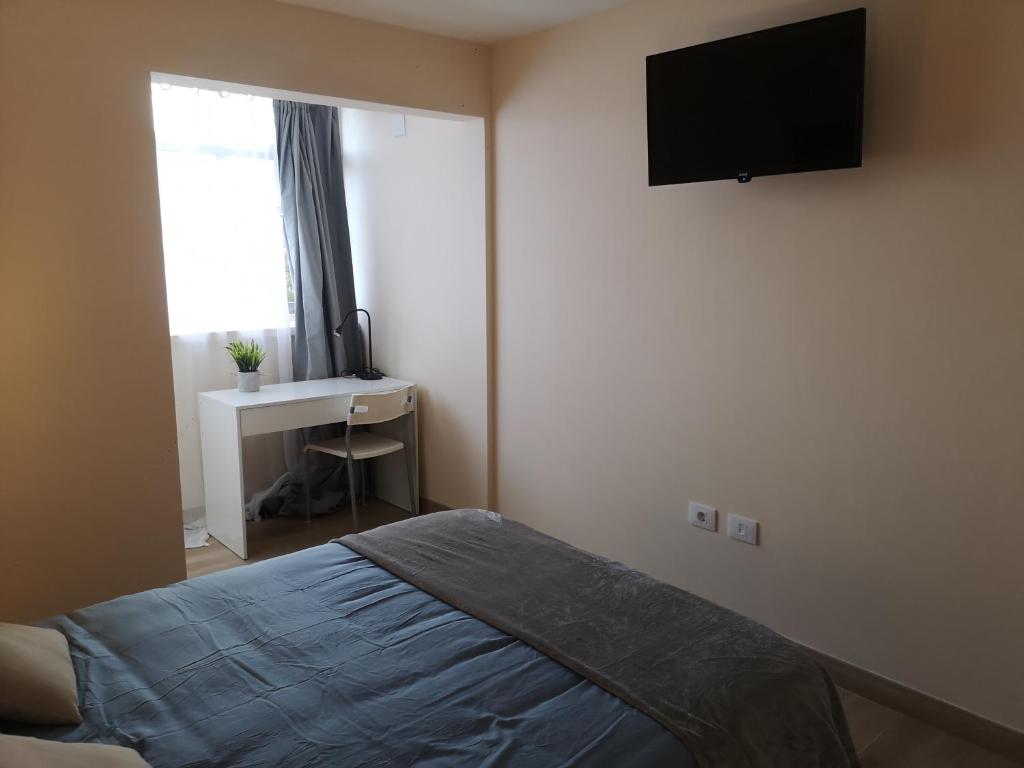 Postel nebo postele na pokoji v ubytování Hostal Mari en La Laguna, alquiler habitación privada en hostal, 6 habitaciones cerca de la universidad y aeropuerto Norte, 3 baños compartidos