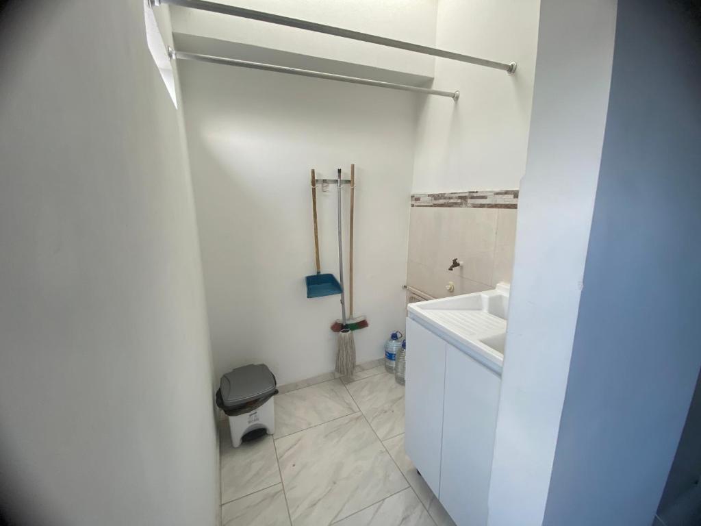 EXCELENTE ESTADIA EN UN BOSQUE DENTRO DE CALI.. - Housity