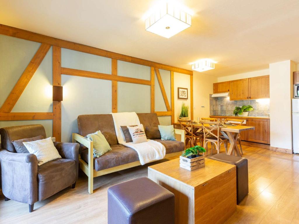 Posedenie v ubytovaní Appartement de 70 m² au centre-ville avec piscine, hammam, sauna et balcon bien exposé - FR-1-296-392