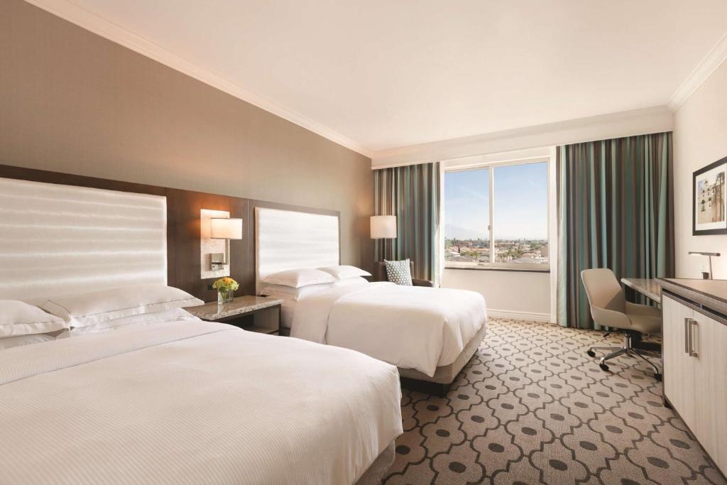 Hilton Los Angeles/San Gabriel - Superior Queen Room Met Twee Queen Bedden