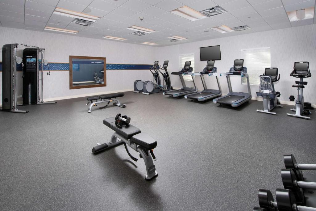 Das Fitnesscenter und&#47;oder die Fitnesseinrichtungen in der Unterkunft Hampton Inn Miami Airport East