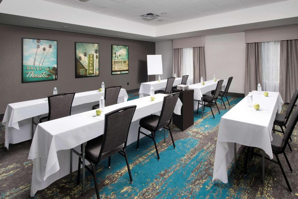 Der Geschäftsbereich oder Konferenzraum in der Unterkunft Hampton Inn Miami Airport East