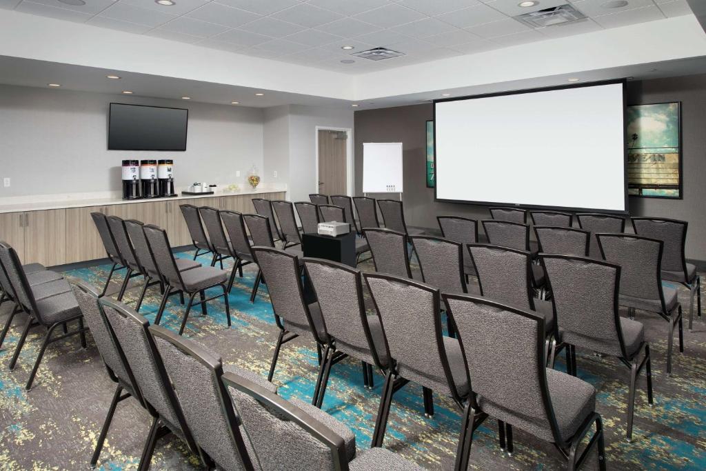 Der Geschäftsbereich oder Konferenzraum in der Unterkunft Hampton Inn Miami Airport East
